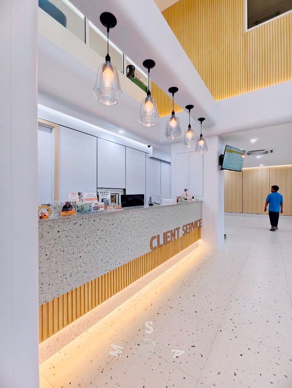 Pet Friends animal hospital — Client-service counter (photograph)